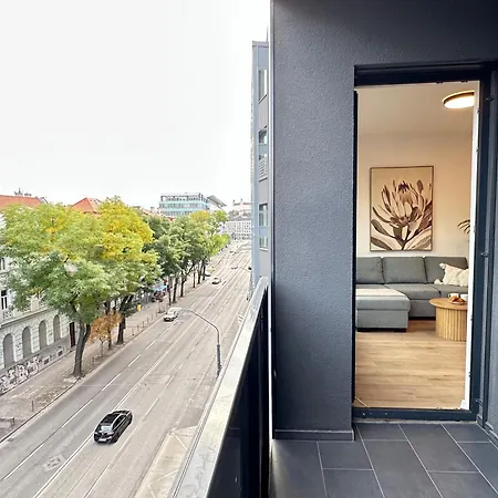 Peony Presidential Garden Free Parking * Μπρατισλάβα