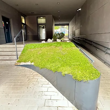 Peony Presidential Garden Free Parking Μπρατισλάβα